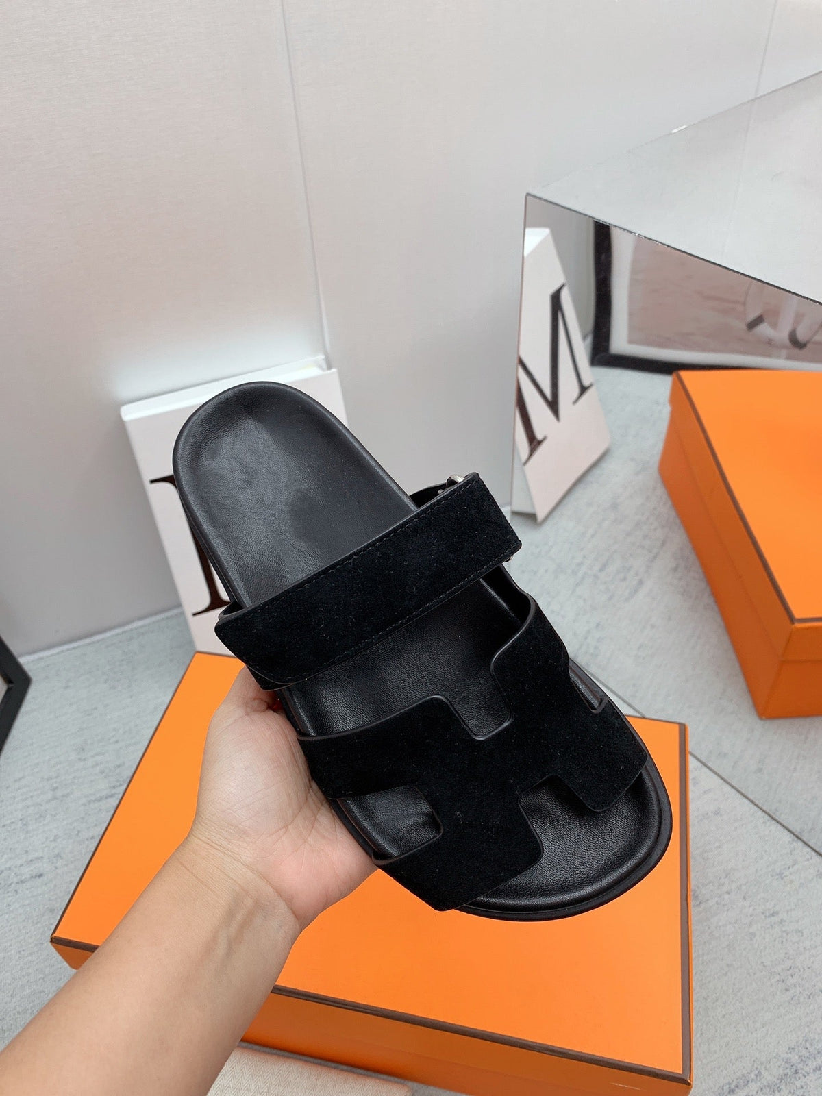 Chypre Sandal Black velvet lining