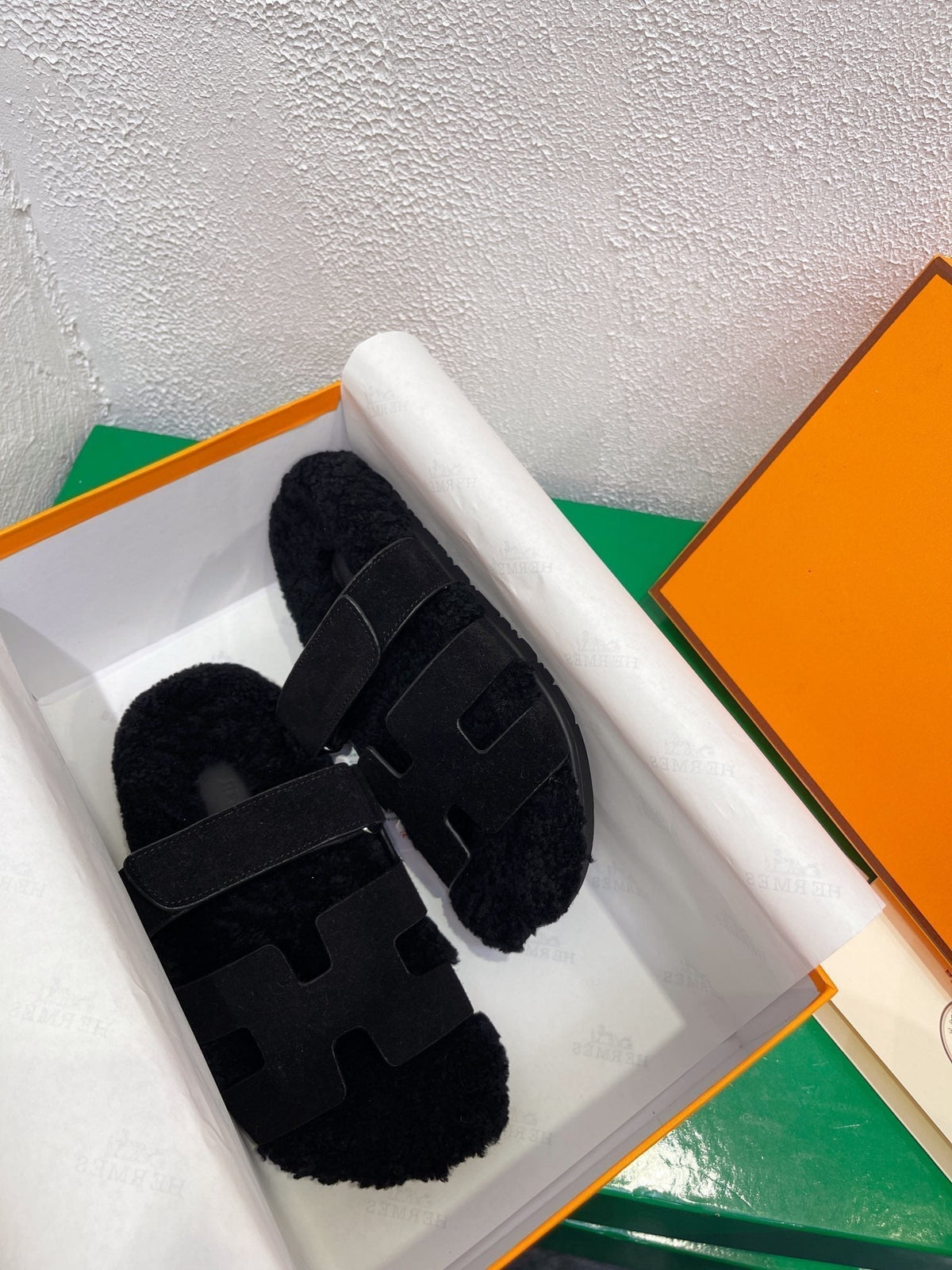 Chypre Sandal Black shearling insole Black Velvet leather lining